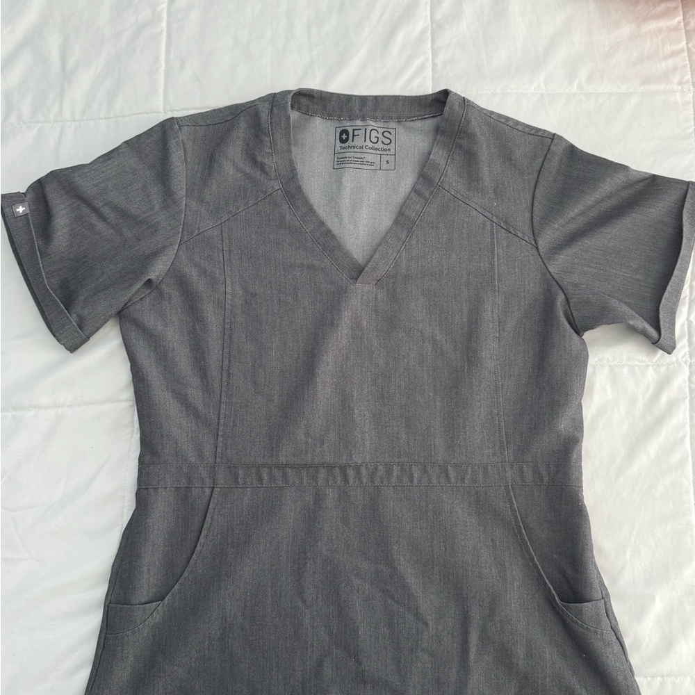 FIGS Gray V-Neck Scrub Top